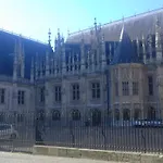 Hotel Du Palais 2*